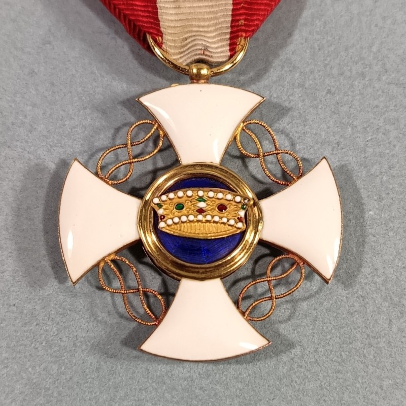 ITALIE MEDAILLE DE CHEVALIER DE L'ORDRE NATIONAL DE LA COURONNE ITALIENNE EN OR ITALIAN NATIONAL CROWN ORDER IN GOLD